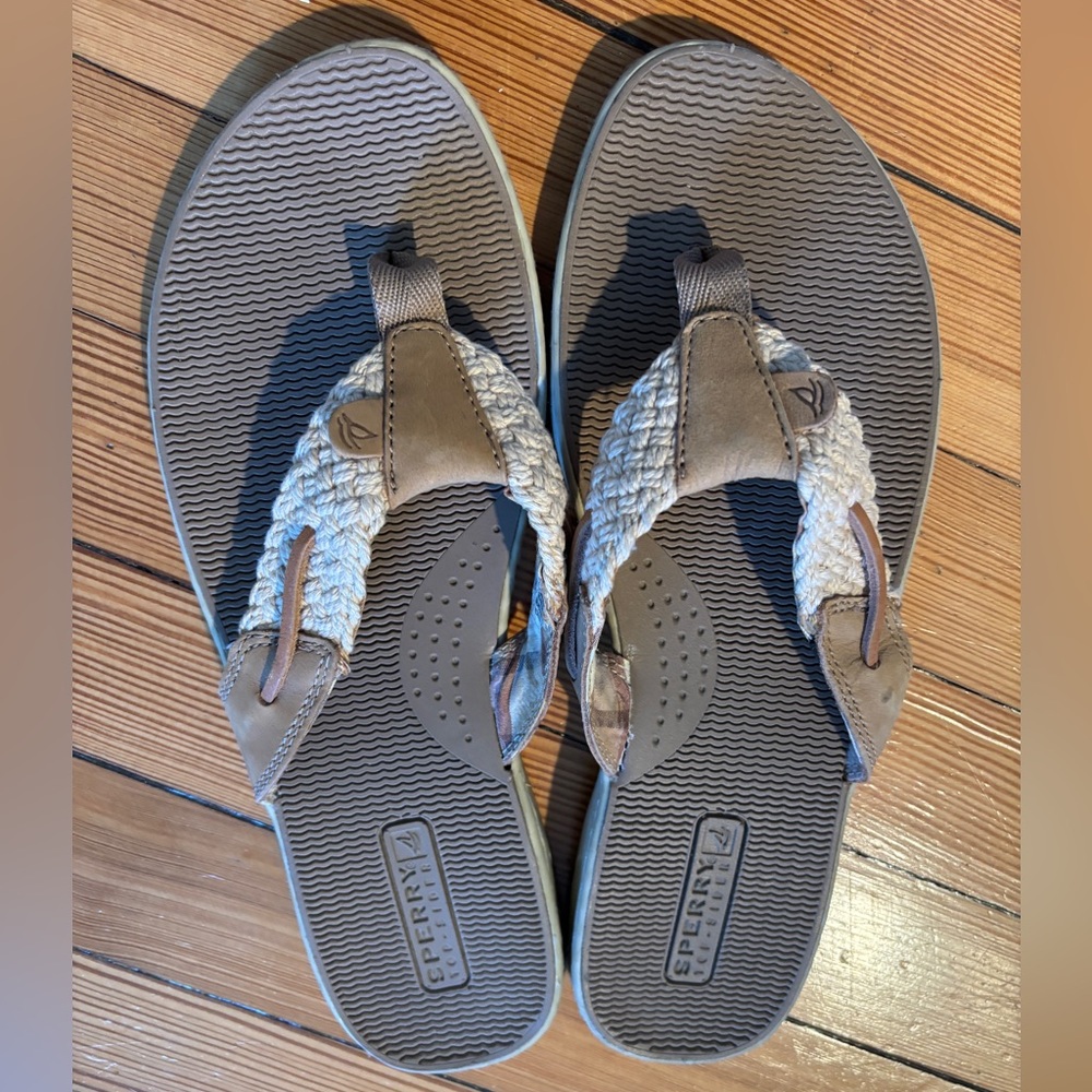 Sperry Tan and Cream Flip Flops